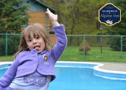 Auberge Alpine Inn Sainte-Adele Exterior photo