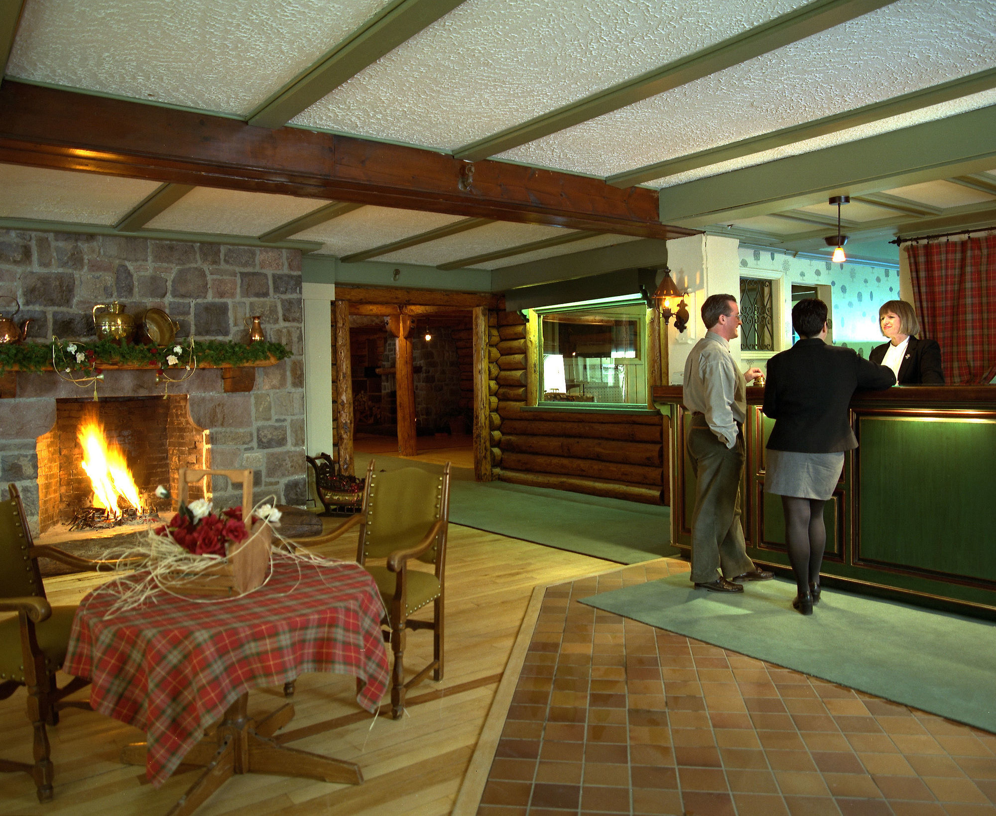 Auberge Alpine Inn Sainte-Adele Exterior photo