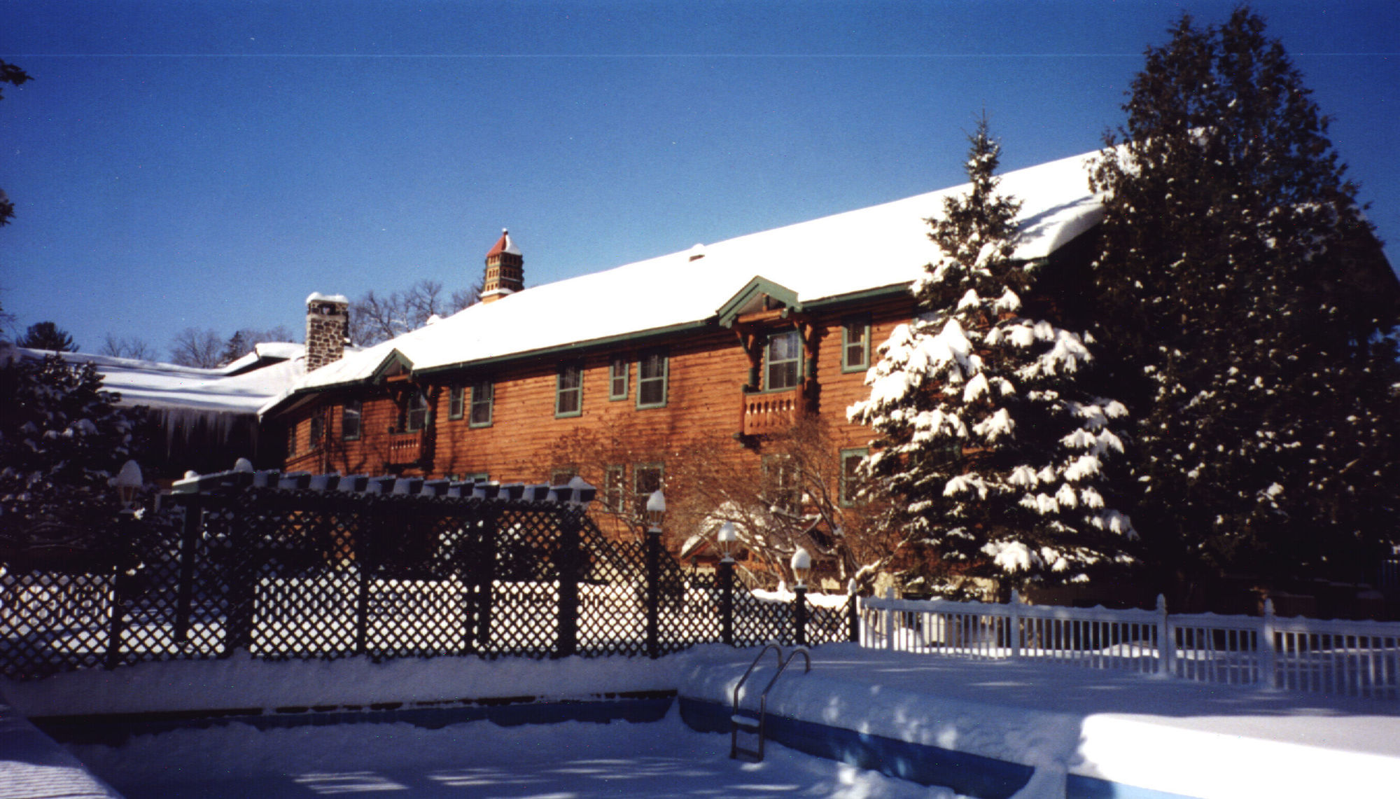 Auberge Alpine Inn Sainte-Adele Exterior photo