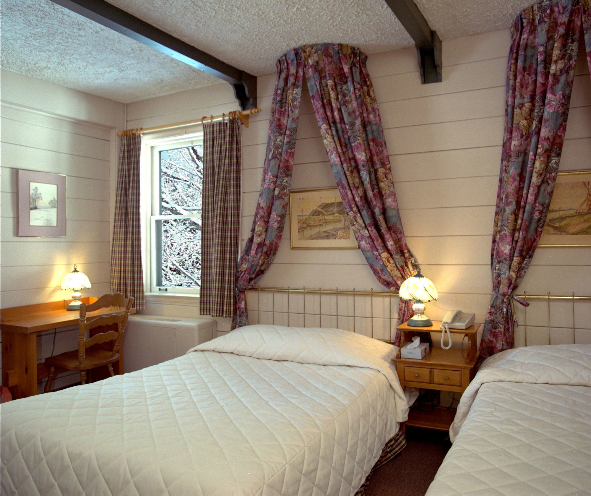 Auberge Alpine Inn Sainte-Adele Exterior photo