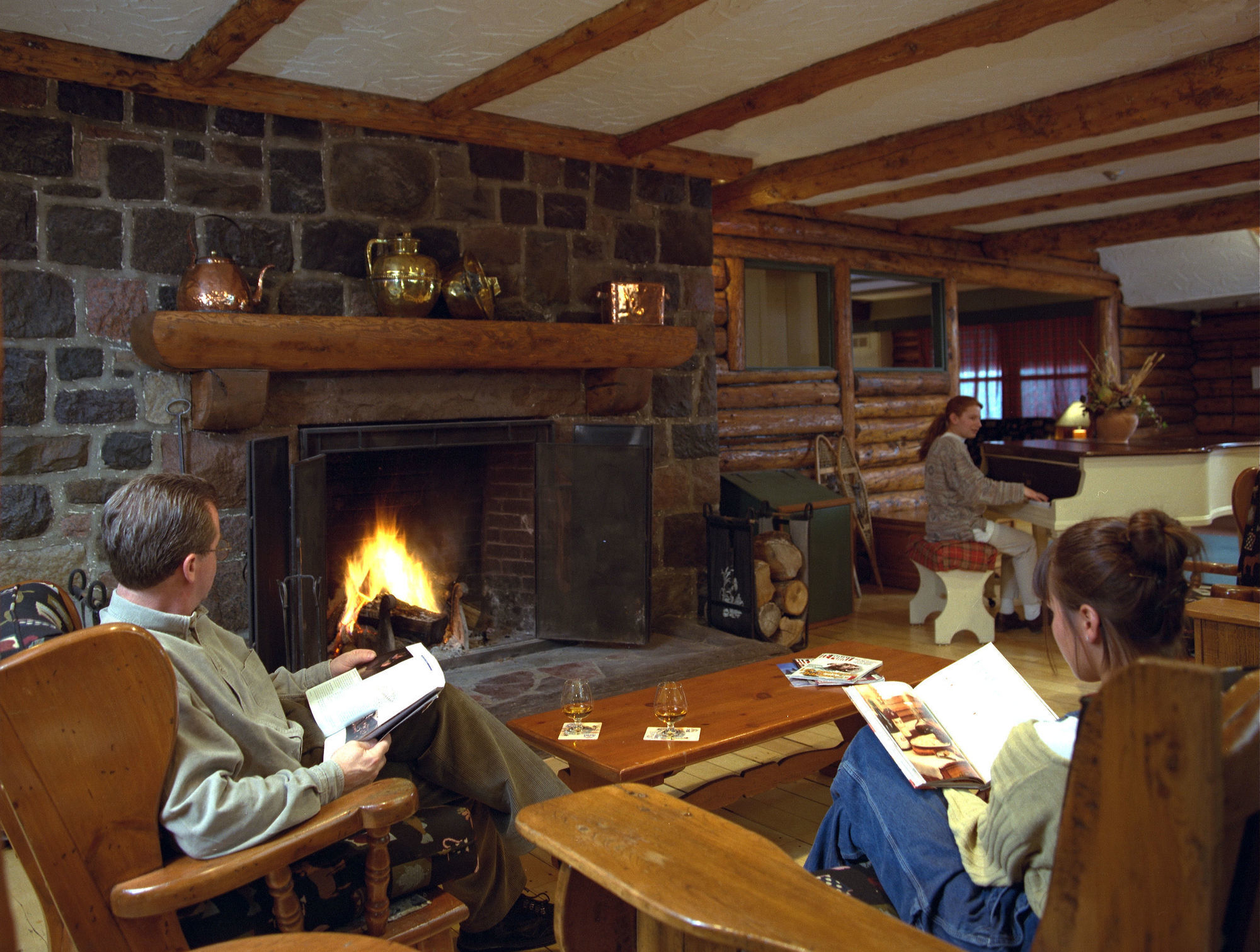 Auberge Alpine Inn Sainte-Adele Exterior photo
