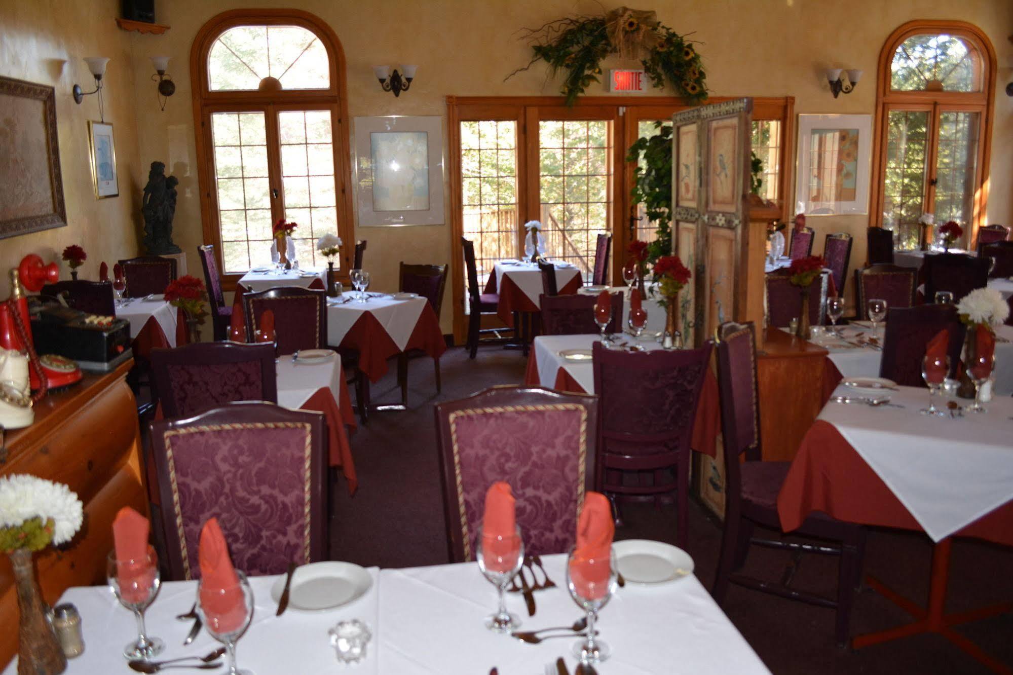 Auberge Alpine Inn Sainte-Adele Exterior photo