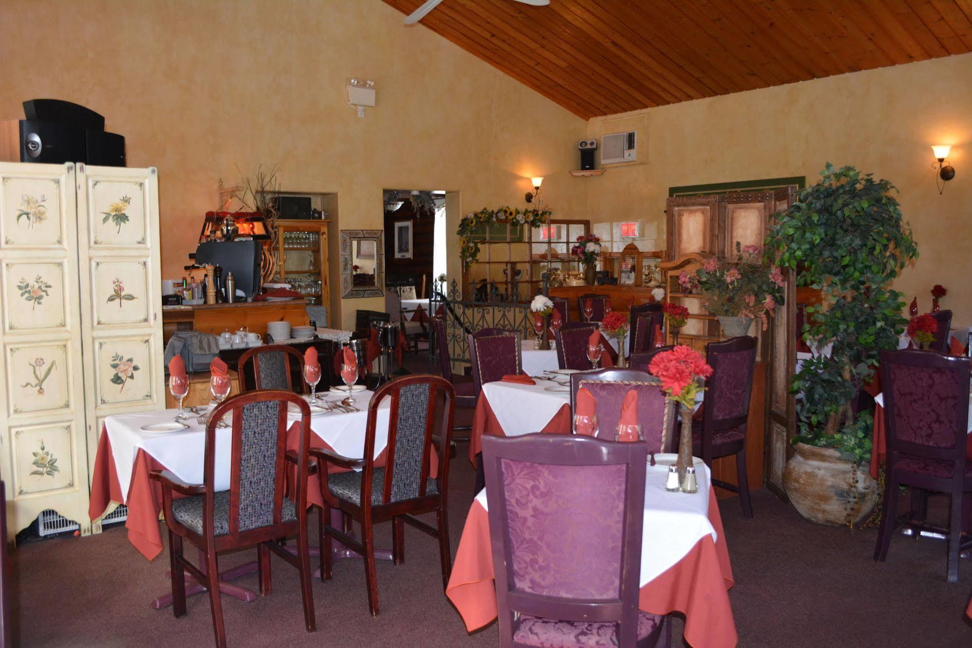 Auberge Alpine Inn Sainte-Adele Exterior photo