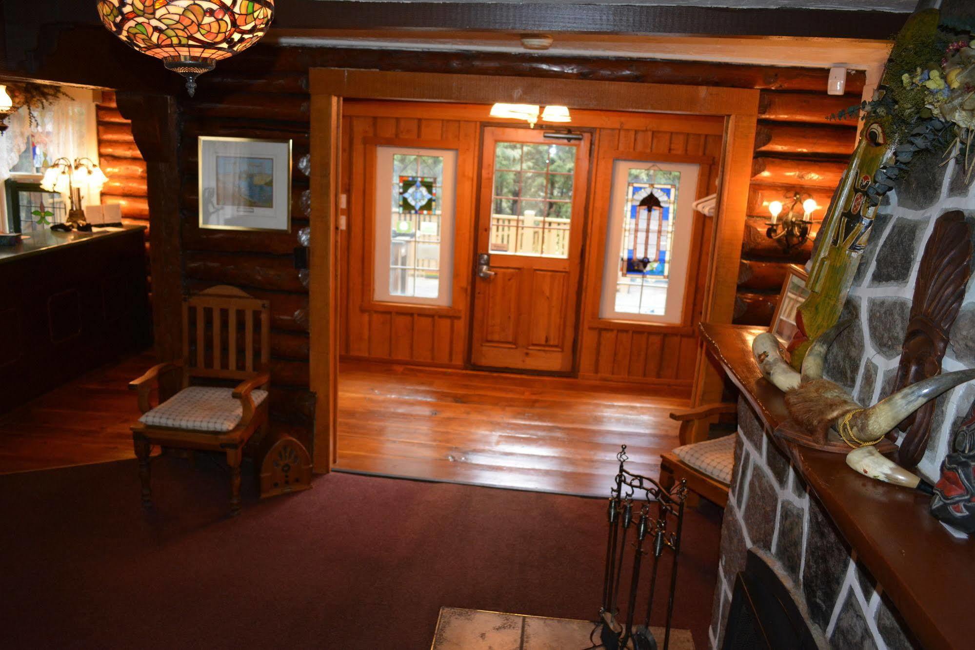 Auberge Alpine Inn Sainte-Adele Exterior photo