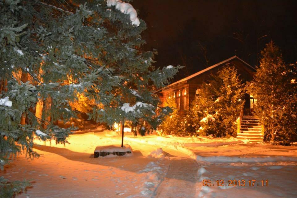 Auberge Alpine Inn Sainte-Adele Exterior photo