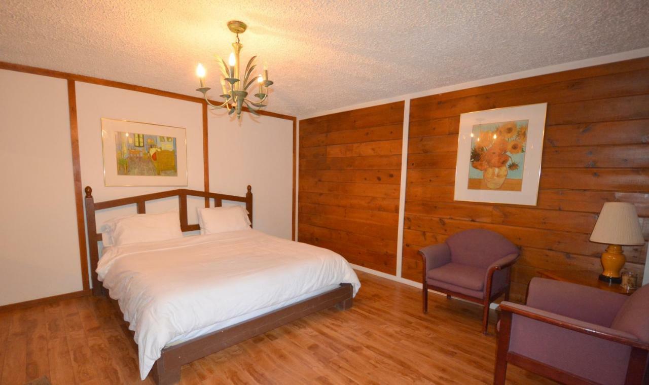Auberge Alpine Inn Sainte-Adele Exterior photo
